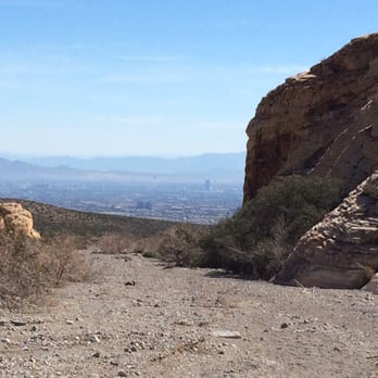 Brownstone Canyon - A short distance from the city - Hiking Near Me - Las Vegas, Nevada