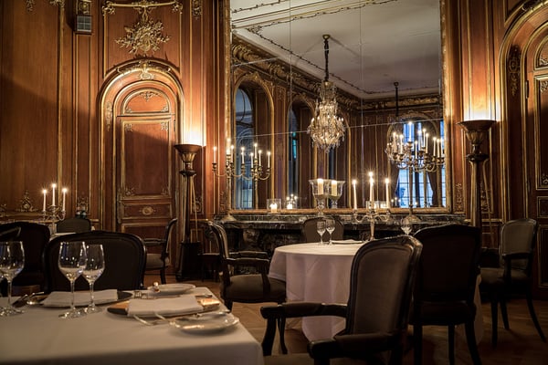 Restaurant im Schlosshotel Berlin by Patrick Hellmann by null