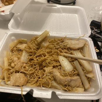 Hing Kee Restaurant - Chicken Mixed Vegetable Chow Mein - Vietnamese Near Me - Chicago, Illinois