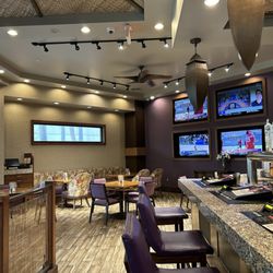 17 South Booze & Bites - Main dining area
