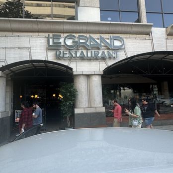 Le Grand - Outside - Cocktail Bars Near Me - Pasadena, California