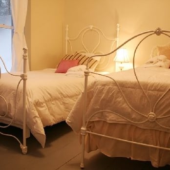 Good Commons - bedroom 1 - Meditation Centers Near Me - Plymouth, Vermont
