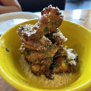 Doc B's Restaurant + Bar - Oven Roasted Chicken Wings - a bit flavorless - Bars Near Me - Tampa, Florida