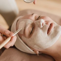 Unique Skin Studio - Custom facial.