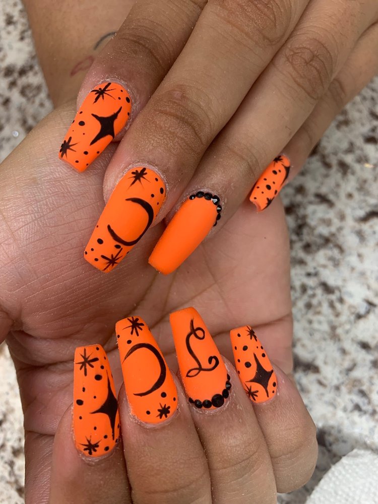 HAPPY NAILS Updated October 2024 167 Photos & 16 Reviews 115 N