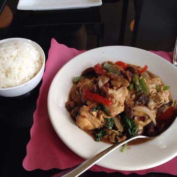 Little Thai Kitchen - Basil chicken spicy - Thai Near Me - Darien, Connecticut Little Thai Kitchen - Basil chicken spicy - Thai Near Me - Darien, Connecticut
