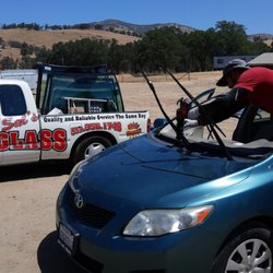 Sal works fast, took 30 minutes to install windshield.
