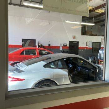 Safelite AutoGlass - A peek inside the Safelite AutoGlass Marietta garage. - Auto Glass Services Near Me - Marietta, Georgia Safelite AutoGlass - A peek inside the Safelite AutoGlass Marietta garage. - Auto Glass Services Near Me - Marietta, Georgia