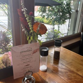 Alreddy Coffee & Cafe - Fresh flowers - Breakfast & Brunch Near Me - Cincinnati, Ohio
