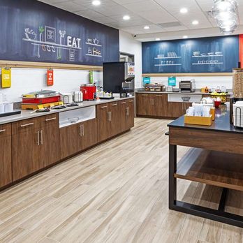 Hampton Inn & Suites Canyon - Breakfast Area - Hotels Near Me - Canyon, Texas Hampton Inn & Suites Canyon - Breakfast Area - Hotels Near Me - Canyon, Texas