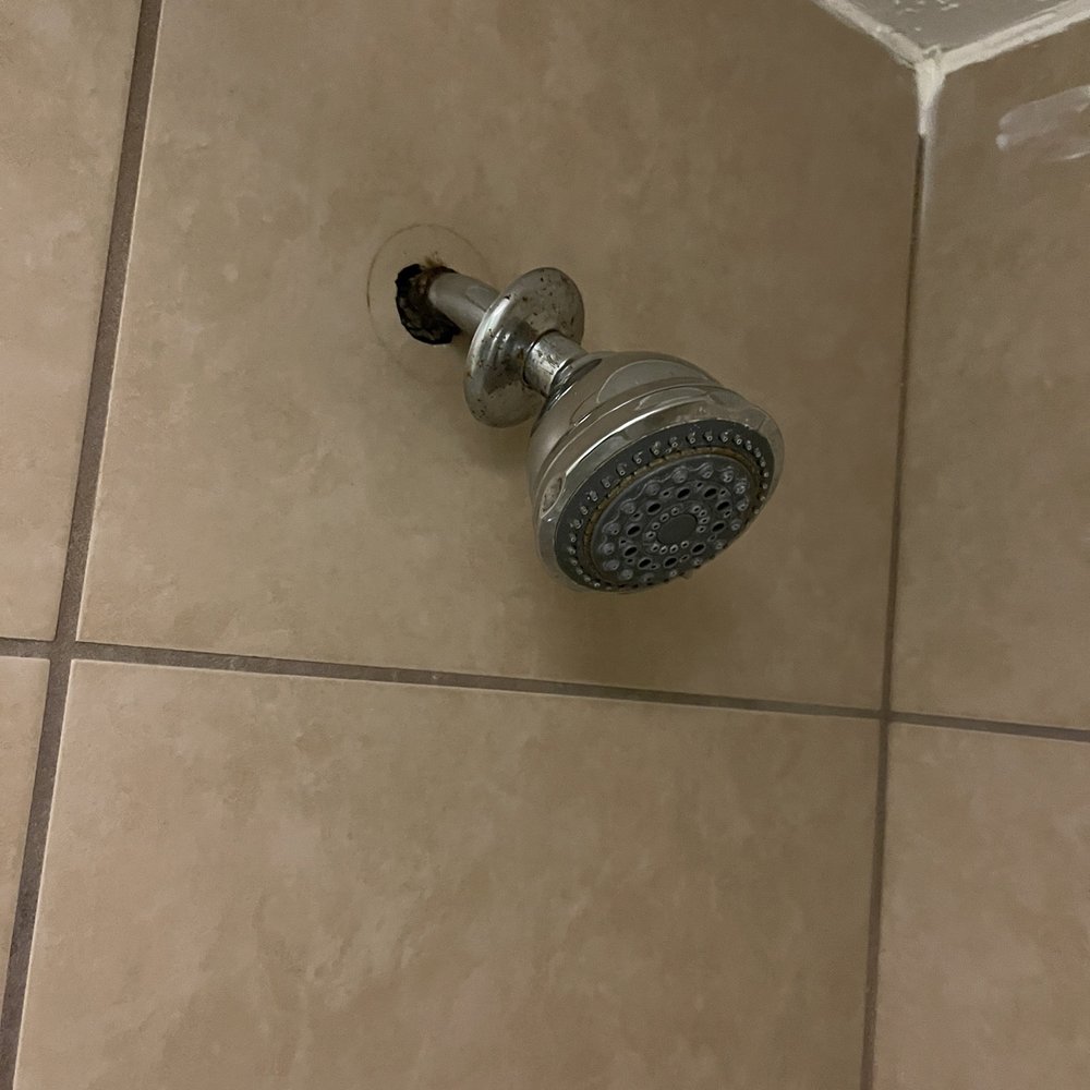 Super 8 by Wyndham Williamsburg - Broken shower head - Hotels Near Me - Williamsburg, Kentucky Super 8 by Wyndham Williamsburg - Broken shower head - Hotels Near Me - Williamsburg, Kentucky