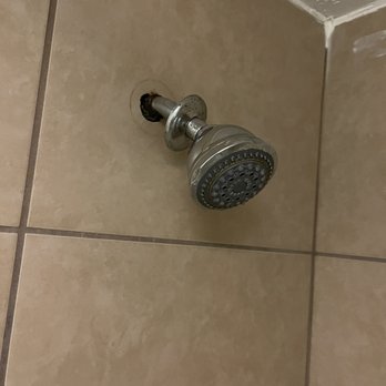Super 8 by Wyndham Williamsburg - Broken shower head - Hotels Near Me - Williamsburg, Kentucky Super 8 by Wyndham Williamsburg - Broken shower head - Hotels Near Me - Williamsburg, Kentucky