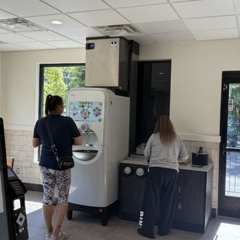 Wendy's - Soda all you can drink - Burgers Near Me - Liverpool, New York