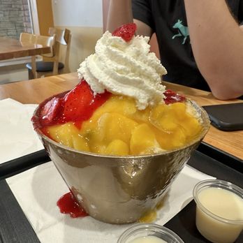 Spoonful Dessert Cafe - StrawMan Go-berry - Korean Near Me - St. Louis, Missouri