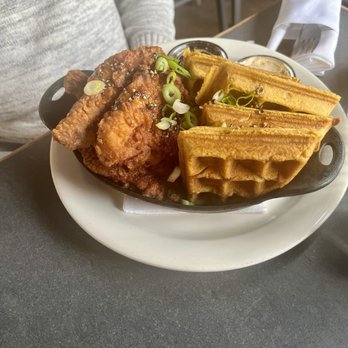 Jackson's Eatery | Bar - Bars Near Me - Long Island City, New York