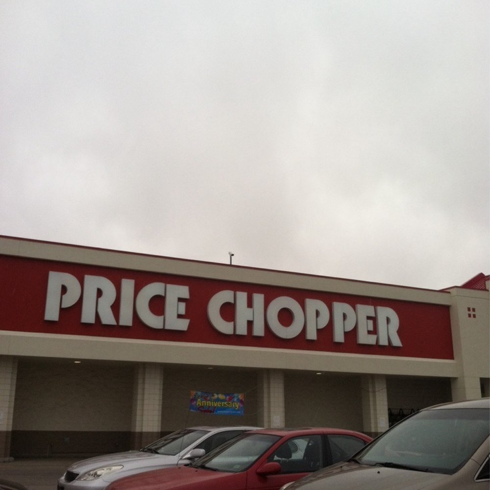 Price Chopper - cars parked in front of a store - Grocery Near Me - Gardner, Kansas