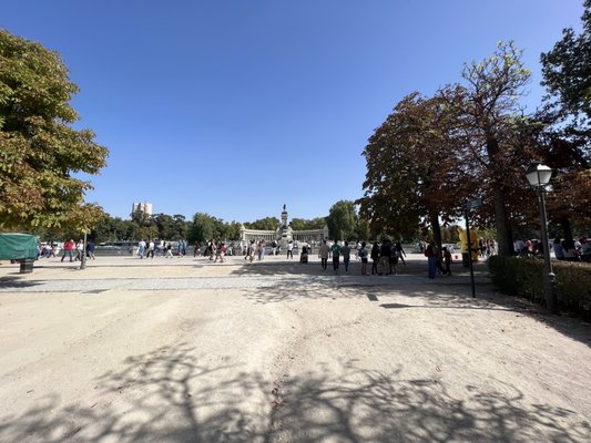 Great Pond of El Retiro by null