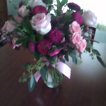Ava Floret - What was delivered a day LATE,it's lovely but still NOT what I ordered! Never a mention of refunding me! What a surprise! - Florists Near Me