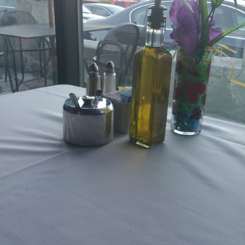Mona Lisa Restaurant - tableside decor - Italian Near Me - Wolcott, Connecticut Mona Lisa Restaurant - tableside decor - Italian Near Me - Wolcott, Connecticut