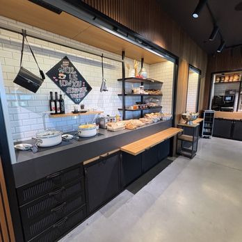 Moxy Berlin Ostbahnhof - Breakfast buffet - Hotels Near Me - Berlin, BE Moxy Berlin Ostbahnhof - Breakfast buffet - Hotels Near Me - Berlin, BE