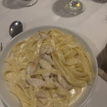 Rico's Restaurant - Fettuccine Alfredo with chicken - Italian Near Me - Pittsburgh, Pennsylvania
