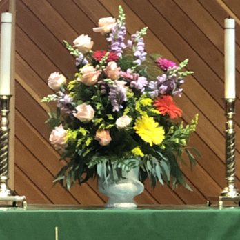 The Finishing Touch Florist - Florists Near Me - Crete, Illinois