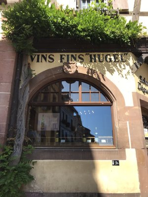 Famille HUGEL Viticulteurs et négociants à Riquewihr depuis 1639 by null