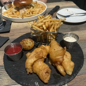 Beeside Balcony - Fish & Frites - Mediterranean Near Me - Del Mar, California