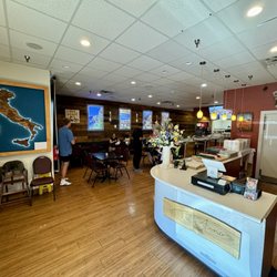 Ti Amo Wood Fired Pizza - Dining area
