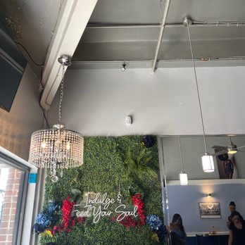 Indulgence Southern Bistro - Inside Decor - Southern Near Me - Jacksonville, Florida