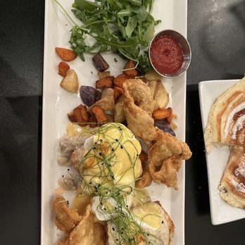 Jam! - Chicken n a biscuit eggs Benedict - Breakfast & Brunch Near Me - Bozeman, Montana