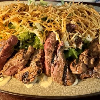 Tommy Bahama - Char-Grilled Filet Mignon Salad - Seafood Near Me - Sandestin, Florida