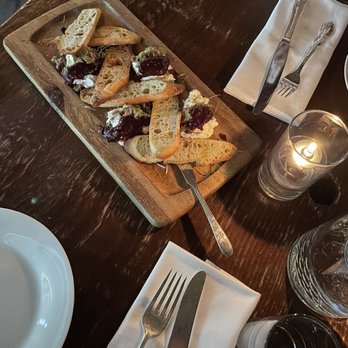 Cantinetta Bellevue - Buratta Appetizer - Italian Near Me - Bellevue, Washington