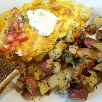 Googie Grill - Pinto's chorizo omelet - American Near Me - Seaside, California Googie Grill - Pinto's chorizo omelet - American Near Me - Seaside, California