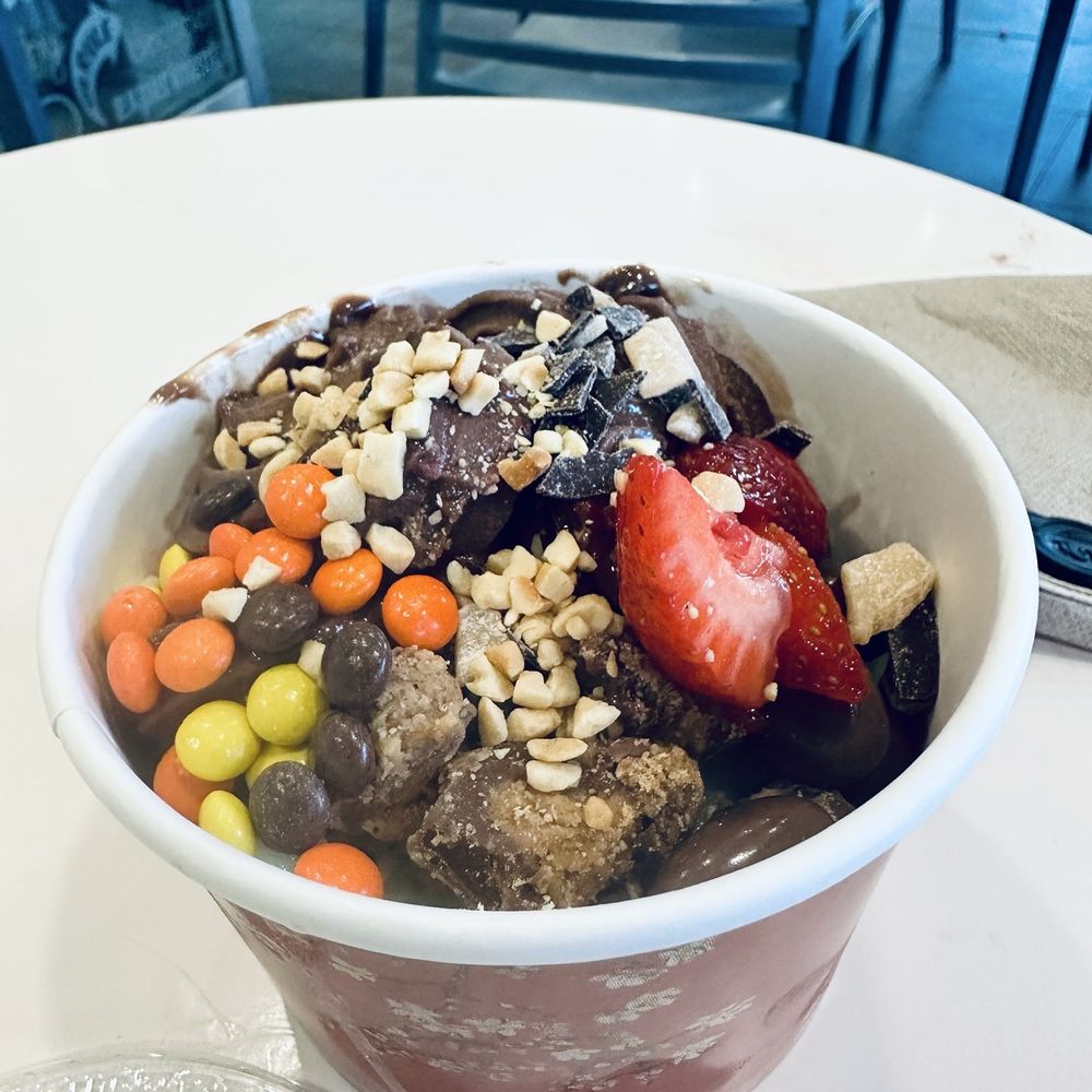 Yogurtland - My yogurt with toppings - Ice Cream & Frozen Yogurt Near Me - San Jose, California