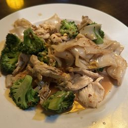 Chicken pad see yew