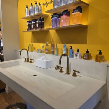 L'Occitane en Provence - Cosmetics & Beauty Supply Near Me - Miami, Florida L'Occitane en Provence - Cosmetics & Beauty Supply Near Me - Miami, Florida