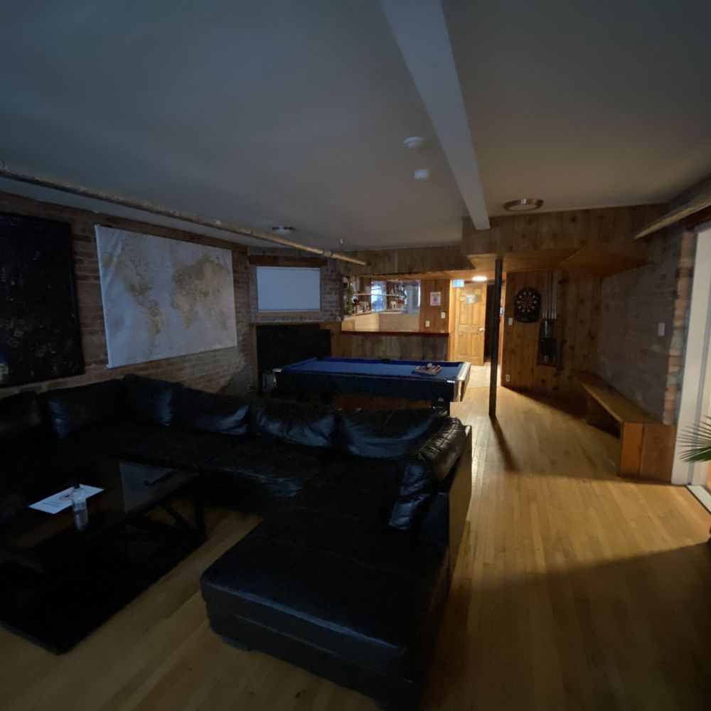 Wrigley Hostel - Game and TV room - Hostels Near Me - Chicago, Illinois Wrigley Hostel - Game and TV room - Hostels Near Me - Chicago, Illinois