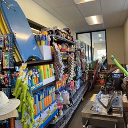Vons - Tourist items in the front