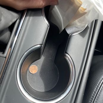 El Rey Del Brillo - Dirty cup holder with napkin - Car Wash Near Me - Coral Terrace, Florida El Rey Del Brillo - Dirty cup holder with napkin - Car Wash Near Me - Coral Terrace, Florida