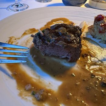 Restaurant Kampa Park - Steak byl propečený skrz na skrz + v pozadí jdou stále vidět talíře z předkrmu který překážel a byl už dávno dojeden - Mediterranean Near Me - Prague, Puerto Rico Restaurant Kampa Park - Steak byl propečený skrz na skrz + v pozadí jdou stále vidět talíře z předkrmu který překážel a byl už dávno dojeden - Mediterranean Near Me - Prague, Puerto Rico