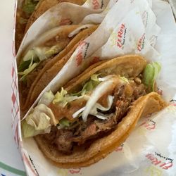 El Rey Tacos a Vapor - Taco d chicharrón prensado y de res
