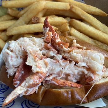 Bob's Clam Hut - Lobster Roll - Seafood Near Me - Kittery, Maine Bob's Clam Hut - Lobster Roll - Seafood Near Me - Kittery, Maine