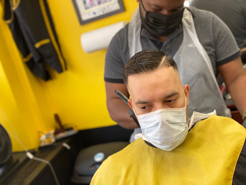 Los Compadres Barbershop Logo
