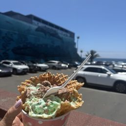 Didn't make a mess & didn't melt quickly Didn't make a mess & didn't melt quickly