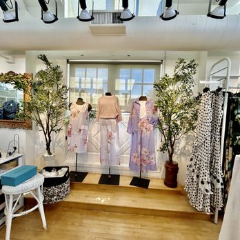 Marilyn's - Accessories Near Me - West Vancouver, British Columbia