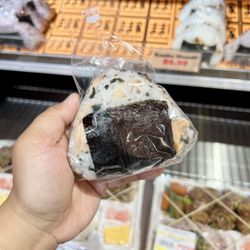 Mamaya Kapolei - Salmon Onigiri