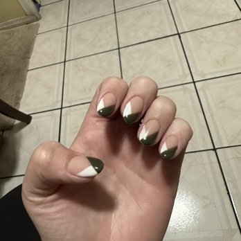 Nail Lab & Spa - Michelle did a great job for me for minimalist Christmas! - Nail Salons Near Me - Costa Mesa, California Nail Lab & Spa - Michelle did a great job for me for minimalist Christmas! - Nail Salons Near Me - Costa Mesa, California