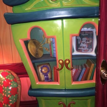 Mickey's House and Meet Mickey Mouse - Amusement Parks Near Me - Anaheim, California