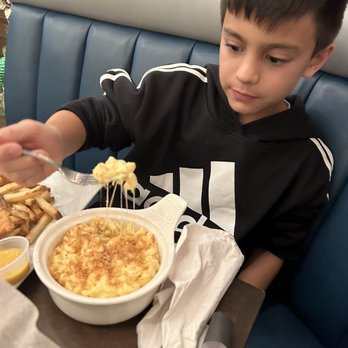Jane Doe Lounge - Mac and Cheese kid approved - Cocktail Bars Near Me - New York, New York